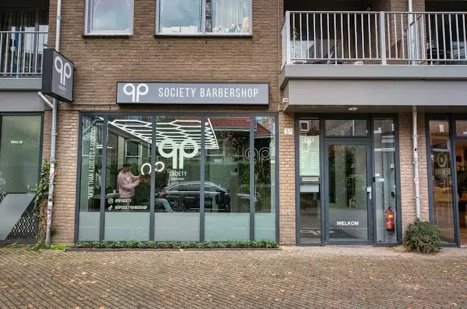 De voorkant van QP Society Barbershop aan de Dommelstraat 5D in Eindhoven
